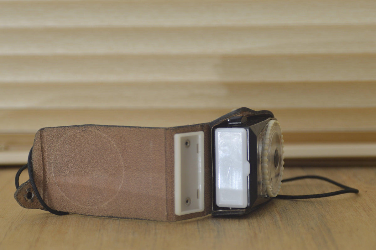 Lovely Leningrad 4 light meter with case. A lovely vintage addition to