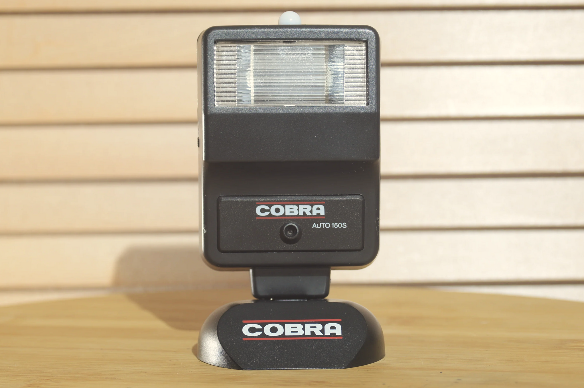 Boxed Cobra Auto 150S Universal Flash Unit. Features include, Slave unit, stand and original instructions - Rewind Cameras 