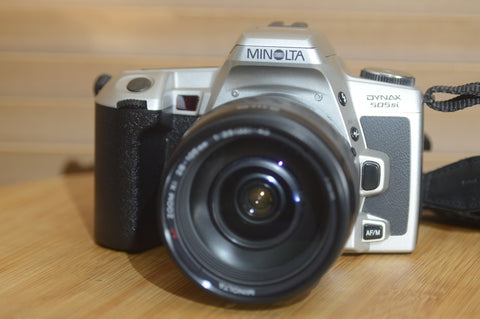 Vintage Minolta Dynax 505si 35mm Camera with 28-105mm f3.5 Lens and Strap.