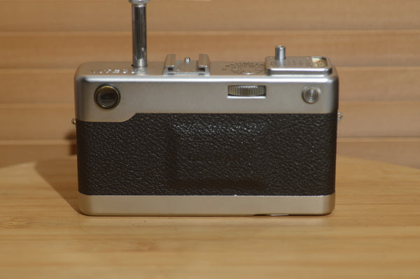 Beautiful Voigtlander Vitessa 35mm Rangefinder. (barndoor)With Case, Lens Hood, Filter and Strap - Rewind Cameras 
