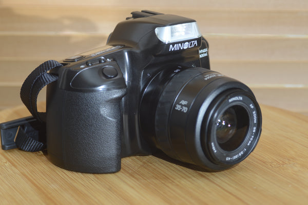 Vintage Minolta Dynax 300si 35mm Camera with 35-70mm f3.5-4.5 Lens and Strap.