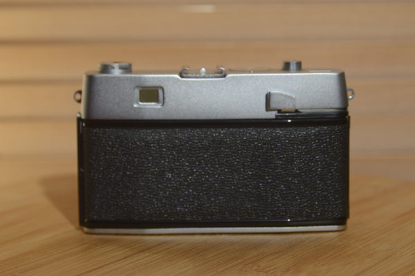 Vintage Petri 7s 35mm Range Finder Camera with Case. Fantastic condition. - Rewind Cameras 