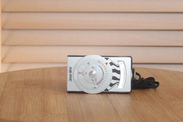 Jonan-Mini Exposure Meter with a few age related marks. Perfect for tricky light situations