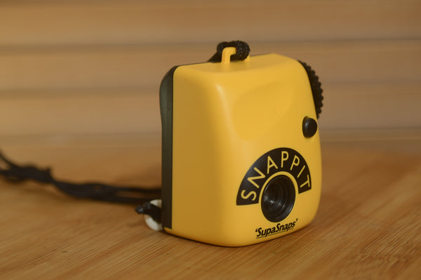 Snappit Supa Snaps 126mm Novelty Film Camera with Unopened expired film. Great Collectors item. - Rewind Cameras 