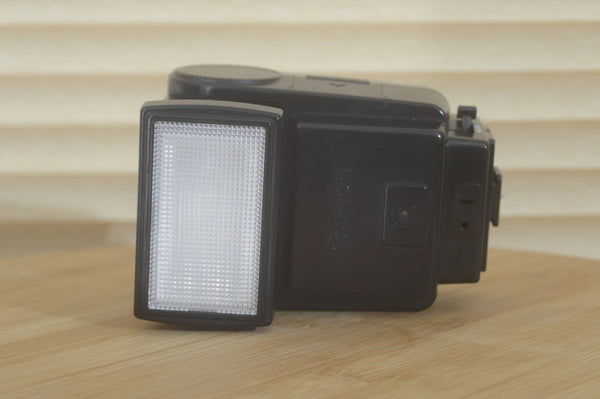 Canon 199A flash unit for A series cameras, in excellent condition, fully tested and cleaned, compatible with 35mm film cameras.
