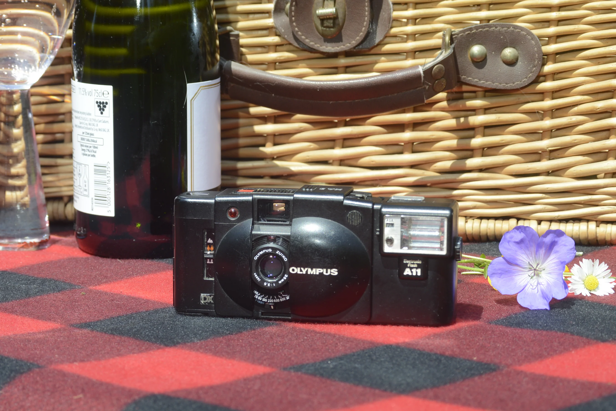 Stunning Olympus XA3 with A1L flash. A beautiful compact camera. Great for smaller hands! - Rewind Cameras 
