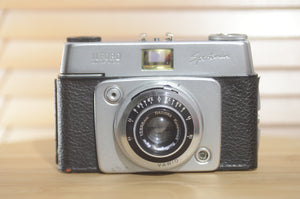 Lovely Ilford Sportsman 35mm camera with case. A step back in time, with beautifully aged patina. Great as a prop or as a collectors item. - RewindCameras quality vintage cameras, fully teste