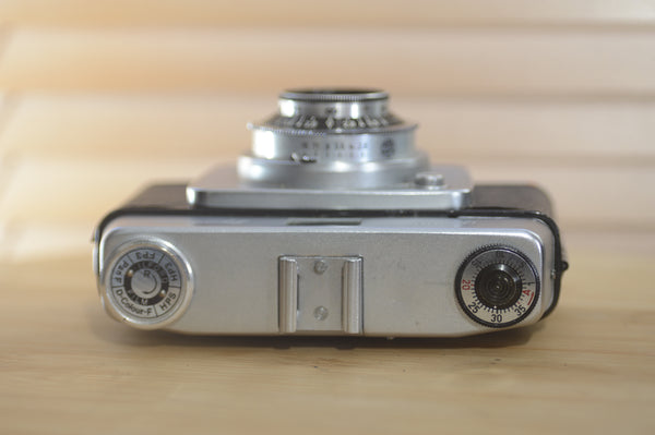 Lovely Ilford Sportsman 35mm camera with case. A step back in time, with beautifully aged patina. Great as a prop or as a collectors item. - RewindCameras quality vintage cameras, fully teste