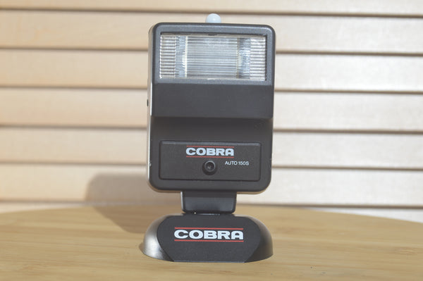 Boxed Cobra Auto 150S Universal Flash Unit. Features include, Slave unit, stand and original instructions - RewindCameras quality vintage cameras, fully tested and serviced