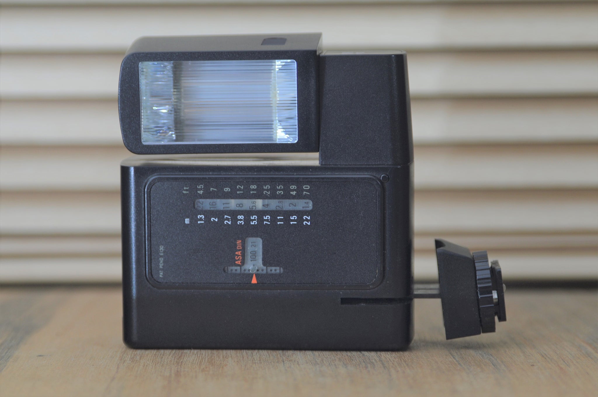 Sunpak MX130 Universal Flash unit. Great Bounce flash unit and surprisingly powerful for its size ideal flash unit for your vintage Kit - RewindCameras quality vintage cameras, fully tested a