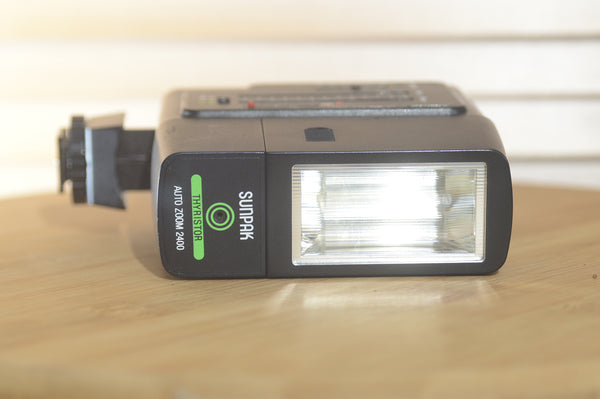 Sunpak Auto Zoom 2400 Thryistor Universal Flash unit. Great Bounce flash unit - RewindCameras quality vintage cameras, fully tested and serviced