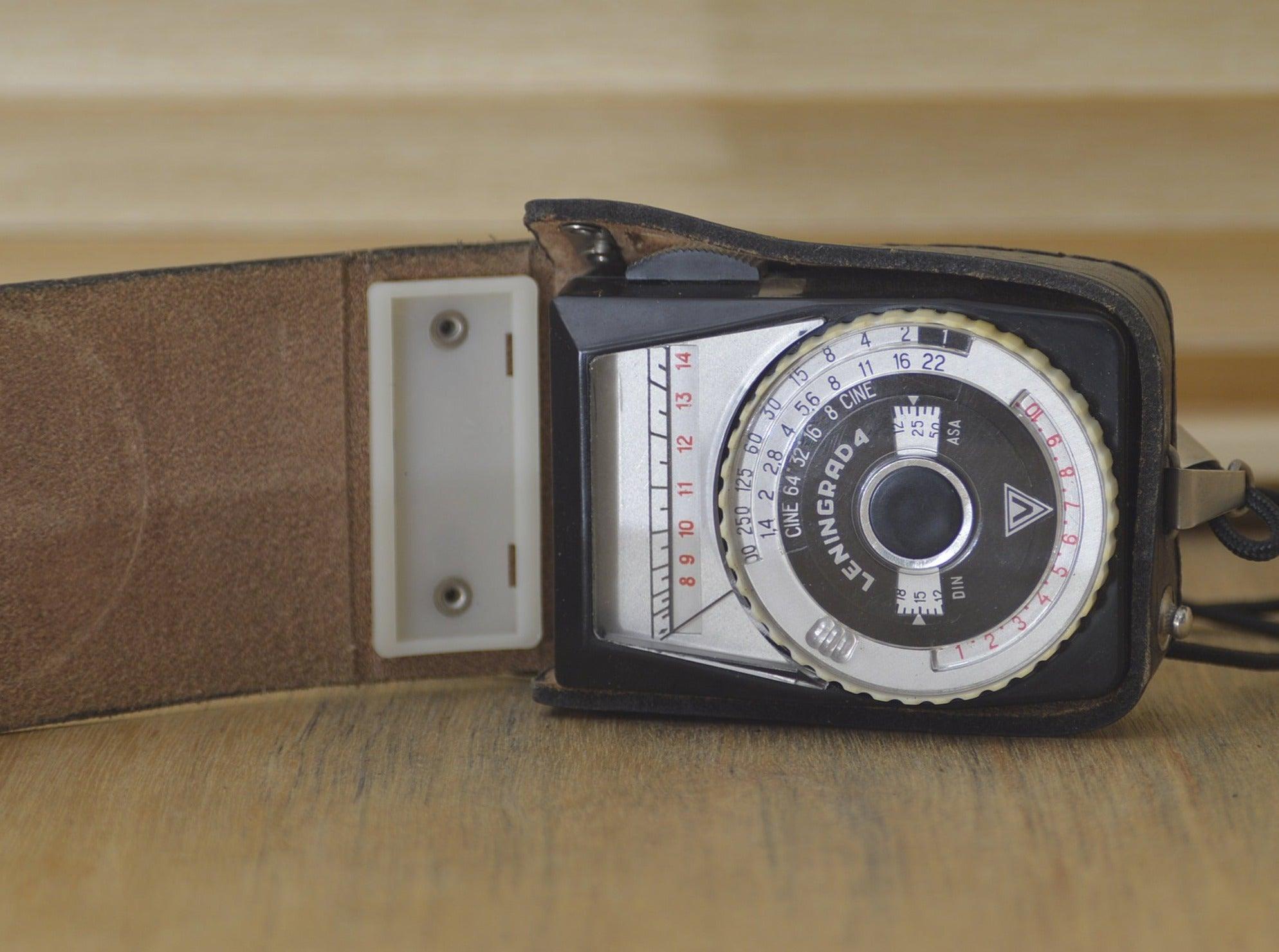 Lovely Leningrad 4 light meter with case. A lovely vintage addition to any photographers kit. Perfect for tricky light situations - RewindCameras quality vintage cameras, fully tested and ser