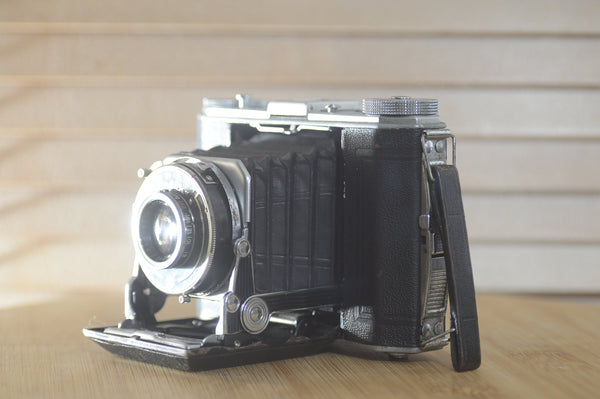 Kodak Duo 620 Folding camera with 7.5cm f/4.5 Kodak Anastigmat lens. Gorgeous design with real character. - RewindCameras quality vintage cameras, fully tested and serviced