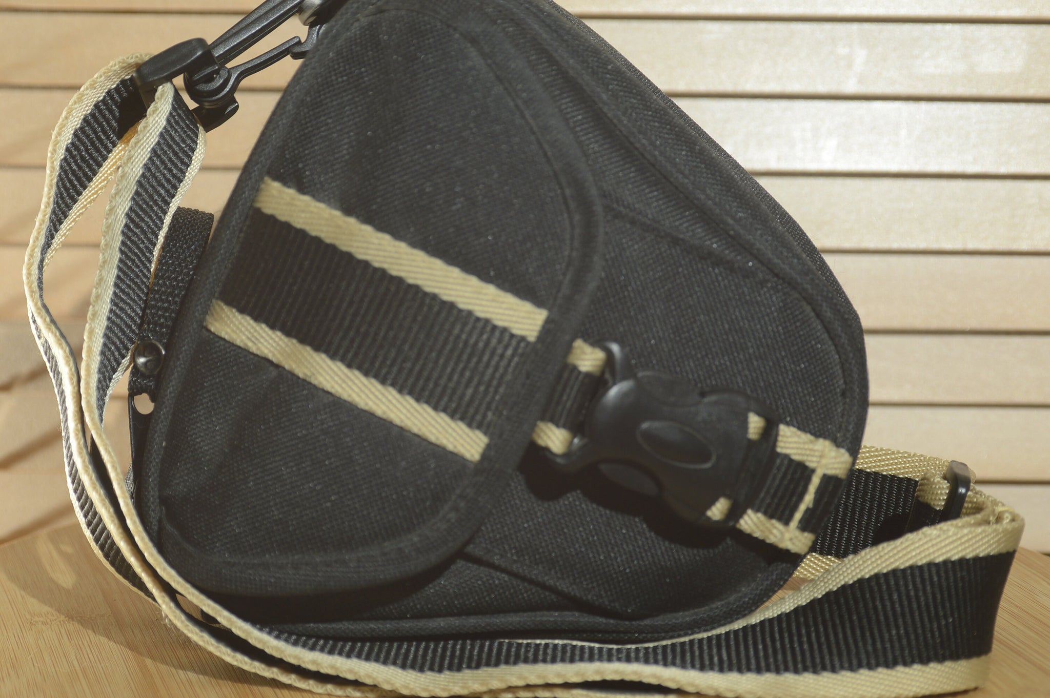 Jessops padded Snug fit Camera Case. Perfect for carrying your camera with a standard lens.Small enough to put in your bag or attach to belt - RewindCameras quality vintage cameras, fully tes