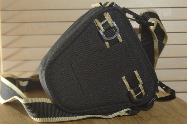 Jessops padded Snug fit Camera Case. Perfect for carrying your camera with a standard lens.Small enough to put in your bag or attach to belt - RewindCameras quality vintage cameras, fully tes